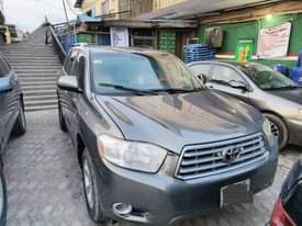 A picture of 2010 Toyota Highlander limited edition 2010