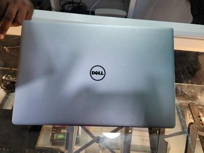 A picture of DELL XPS 13 9350 core i7 6th gen
