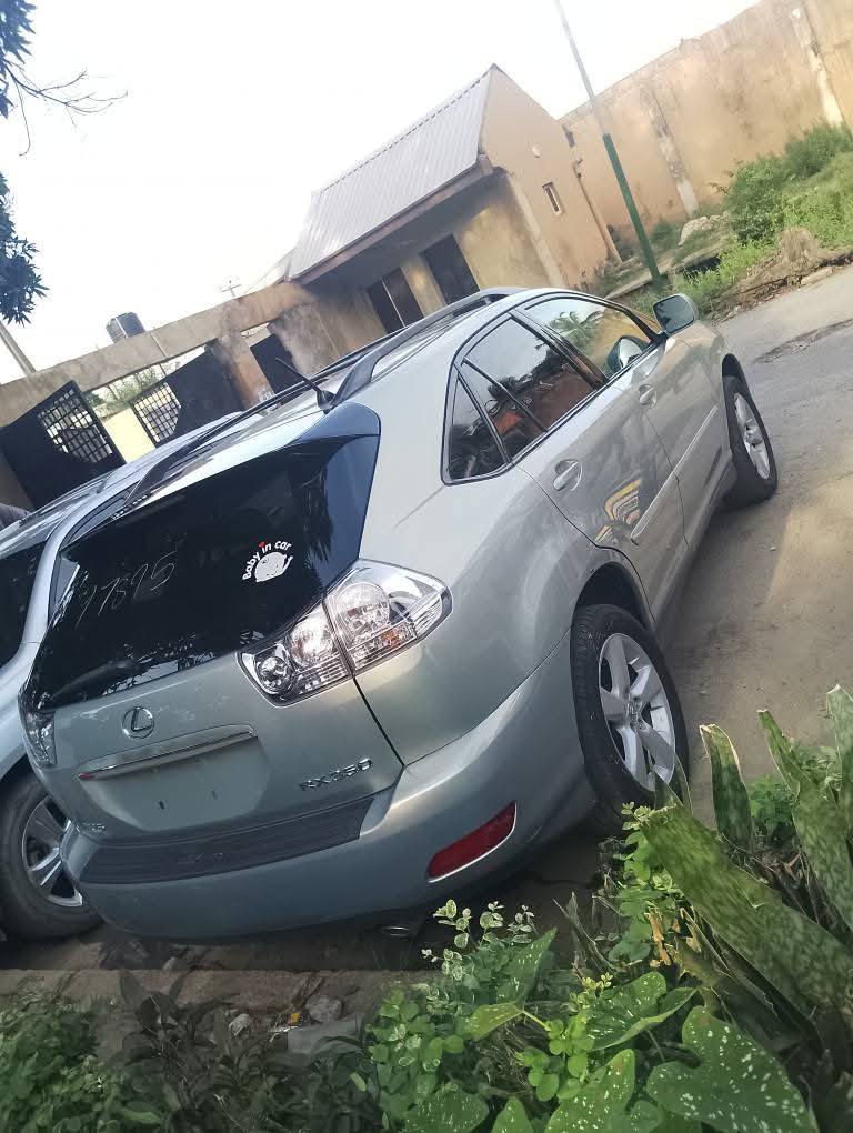 A picture of 2007 Lexus Rx350 tokumbo accident free Price 13m Location Amuwo