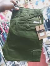 A picture of Kaki cargo pants
