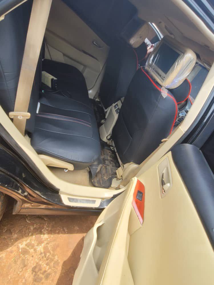 A picture of DISTRESS SALESPY 2010 model Lexus Rx350 basic option with engine