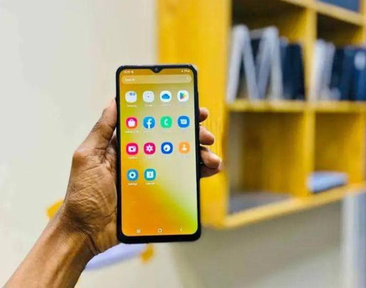 A picture of Samsung A04S bg 128