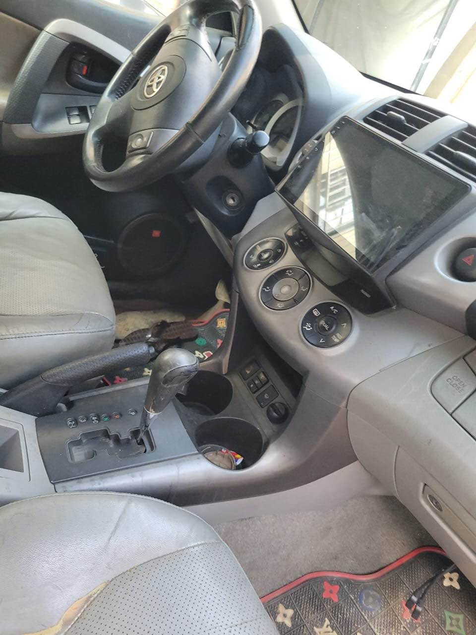A picture of Toyota RAV4 2008 V6