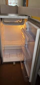 A picture of Adh fridge makes ice in 30 minutes