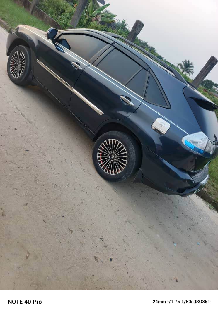 A picture of Belgium grade Lexus Rx330 available for sale