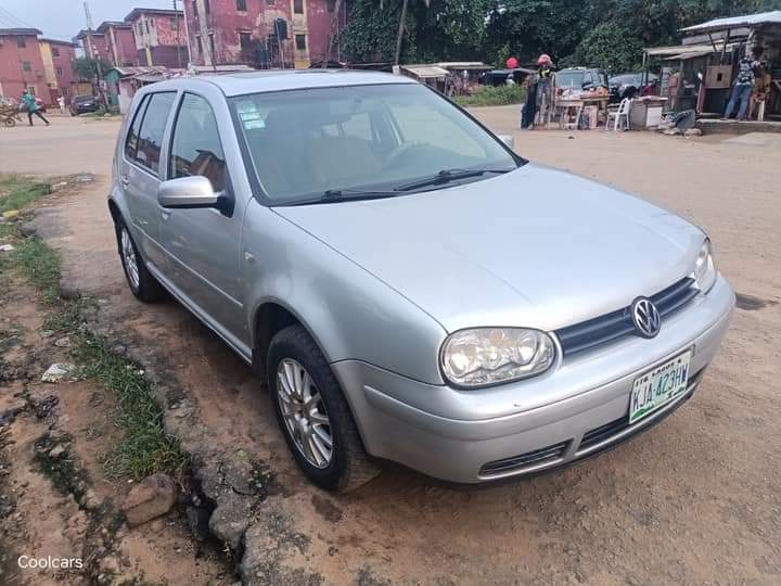 A picture of Volkswagen golf 4 2002 model