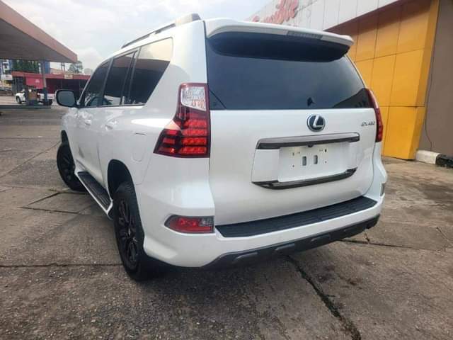 A picture of 2022 Lexus GX 460