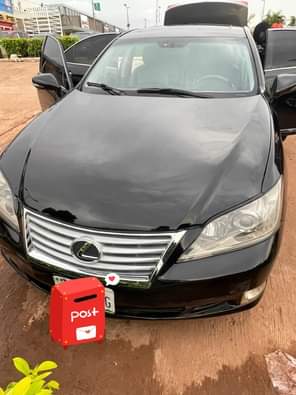 A picture of 2012 Lexus Es350 Extremely Clean Untampered engine Gear smooth Chilling
