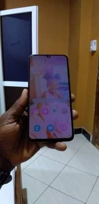 A picture of Sumsung A70 128gb 6ram