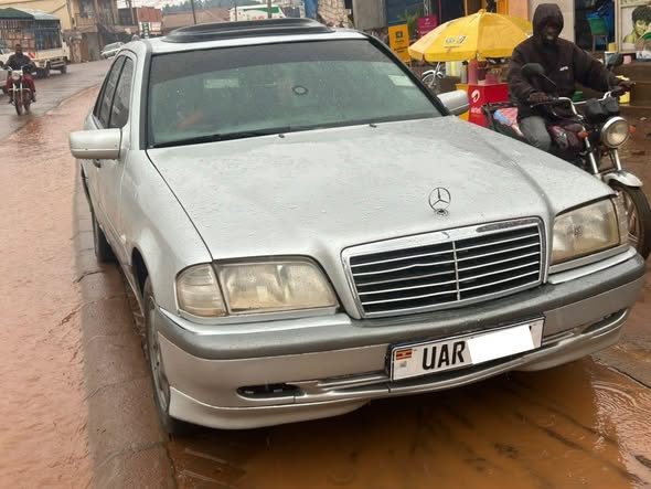 A picture of MERCEDES BENZ C 200