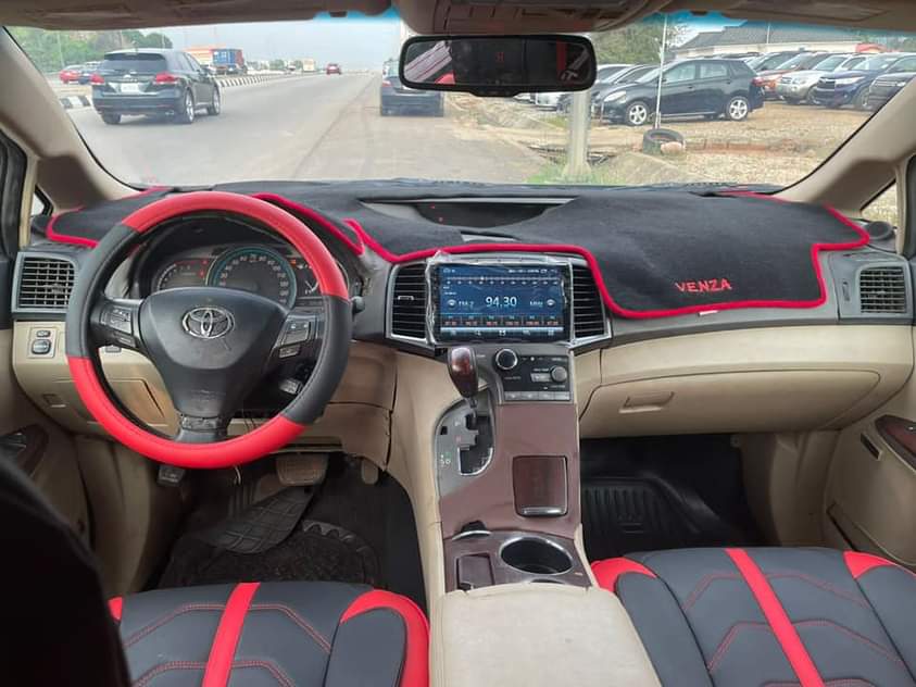 A picture of Toyota Venza 2010 mpdel