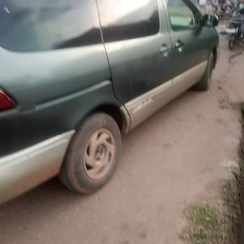 A picture of Toyota Sienna 2002