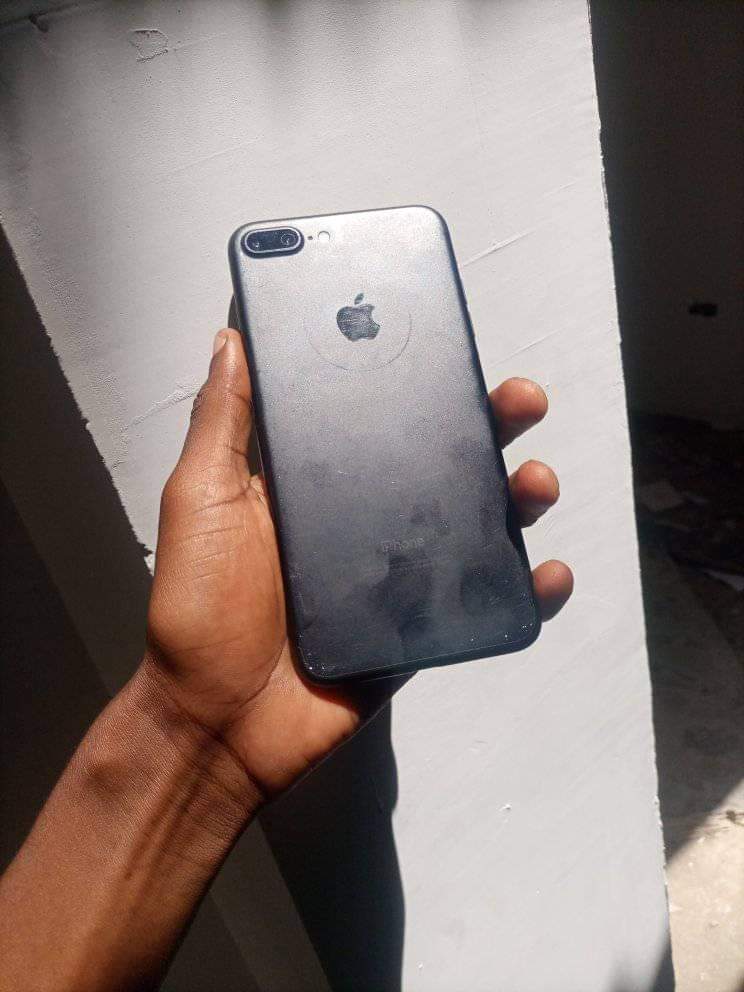 A picture of iPhone 7 HAINA TATIZO