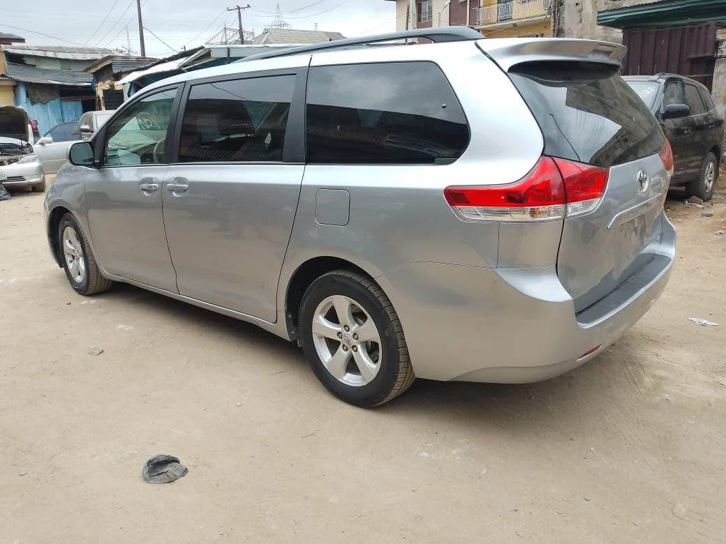 A picture of 2012 Toyota Sienna