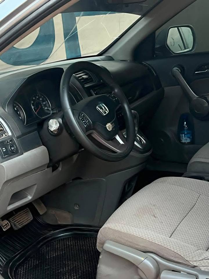 A picture of Honda CR V 08 everything good Ac effective