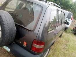 A picture of kia Sportage 02 flash on first body pan engine and