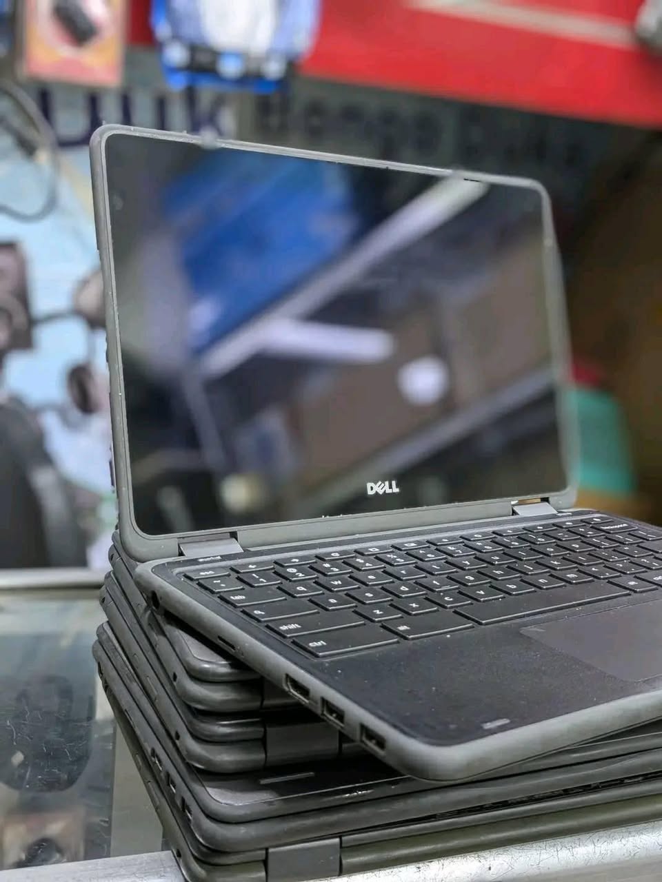 A picture of DELL LAPTOP