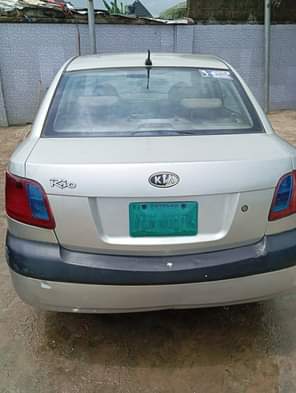 A picture of Automatic Kia Rio for 1.8...engine gear good..ac needs attention.. port