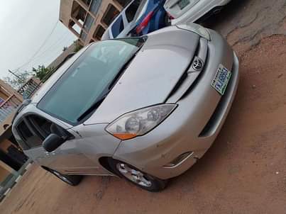 A picture of Pure First Body Toyota sienna 2007 model