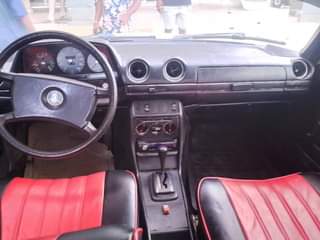 A picture of MERCEDES BENZ 200