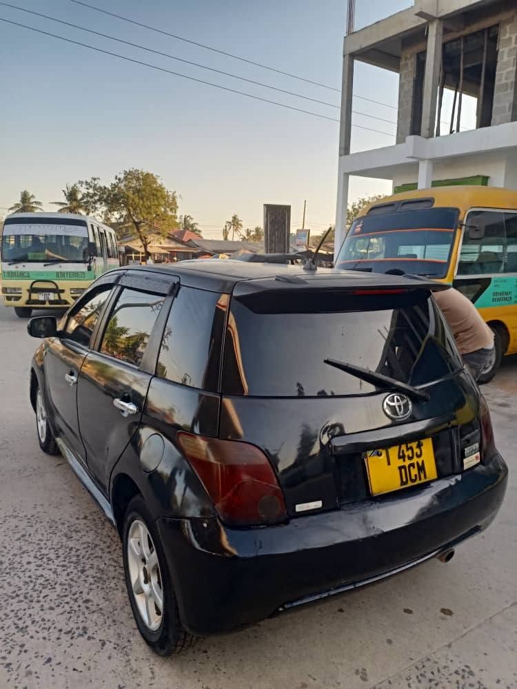 A picture of TOYOTA IST