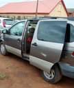 A picture of Toyota Sienna 2001