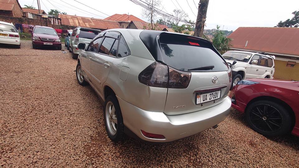 A picture of Toyota Harrier kawundo