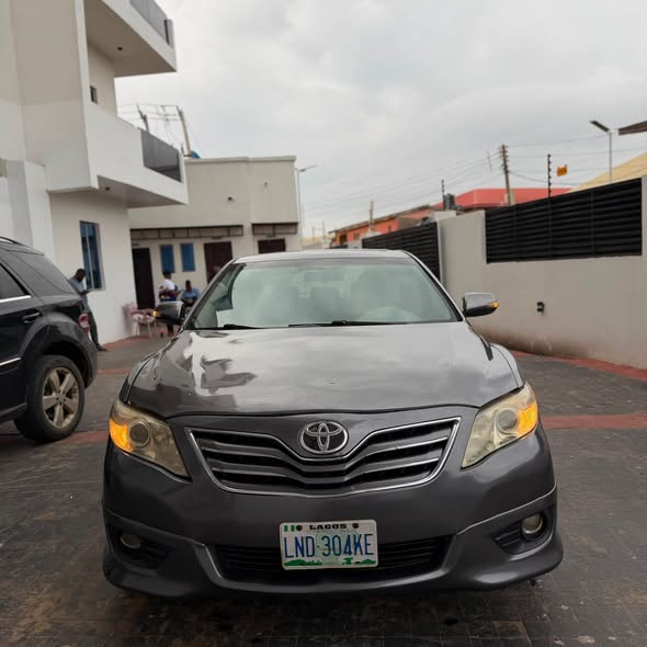 A picture of SE Toyota Camry 09