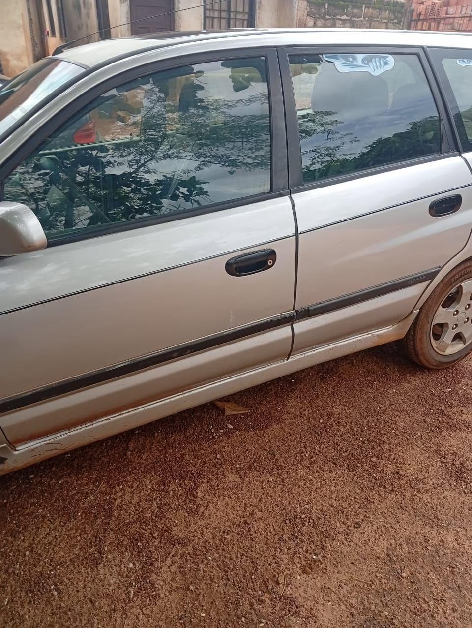 A picture of 2004 Mitsubishi spacestar