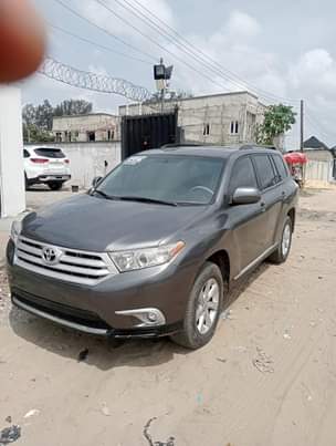 A picture of 013 direct Toyota Highlander