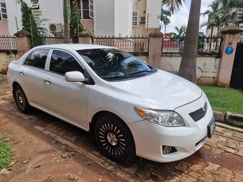 A picture of 2010 Toyota corolla first body Belgium standard everything is intact