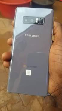 A picture of Note 8 clean but simple dot