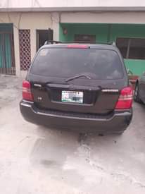 A picture of first body 2004 model toyota highlander With sound engine and