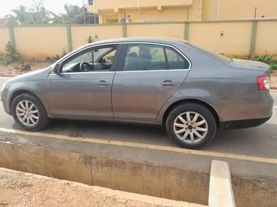 A picture of Volkswagen jetta fsi 1.6 2011