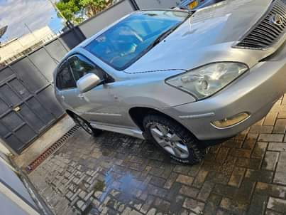 A picture of Toyota Harrier 2006