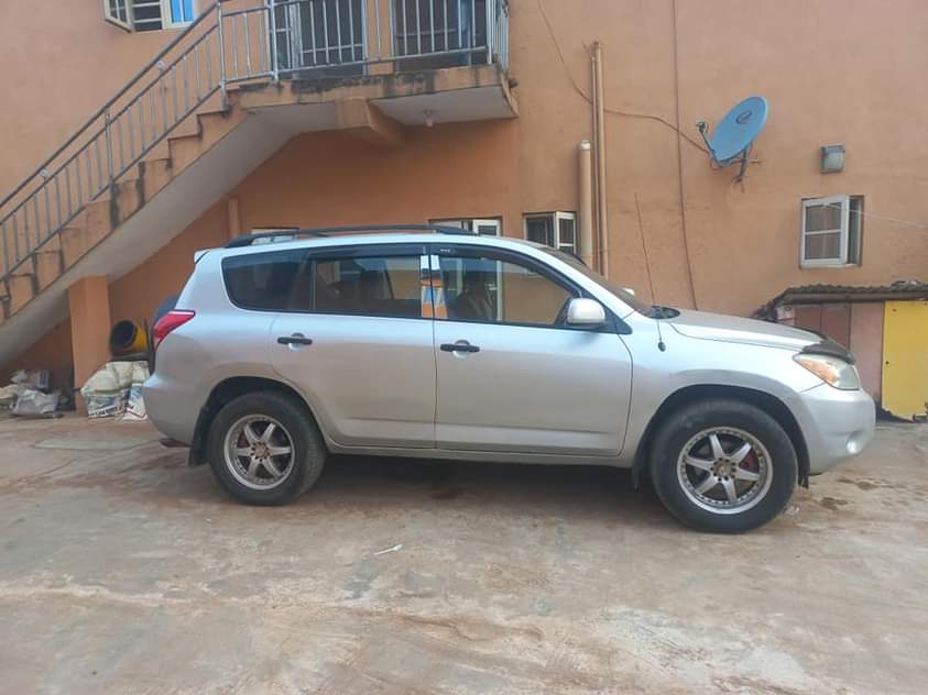 A picture of Toyota rav4 08082708670