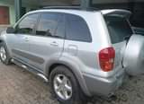A picture of 2004 Toyota RAV 4 4 cylinders