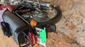 A picture of Quick money serious buyer are needed BAJAJ BOXER UEX...RED IN
