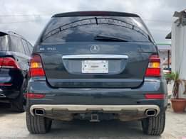 A picture of Ml350 2010 model Price 10m Location amuwo odofin Contact 07043312083