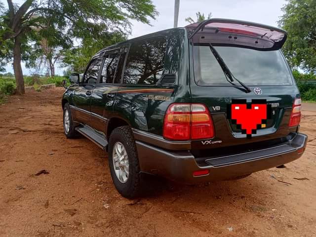 A picture of LANDCRUISER V8 VX