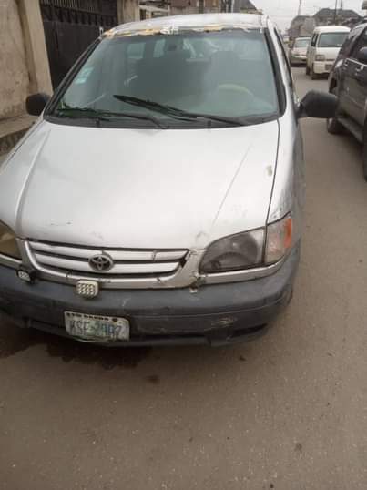 A picture of Toyota sienna 2001 Engine and Gear ok AC needs attention