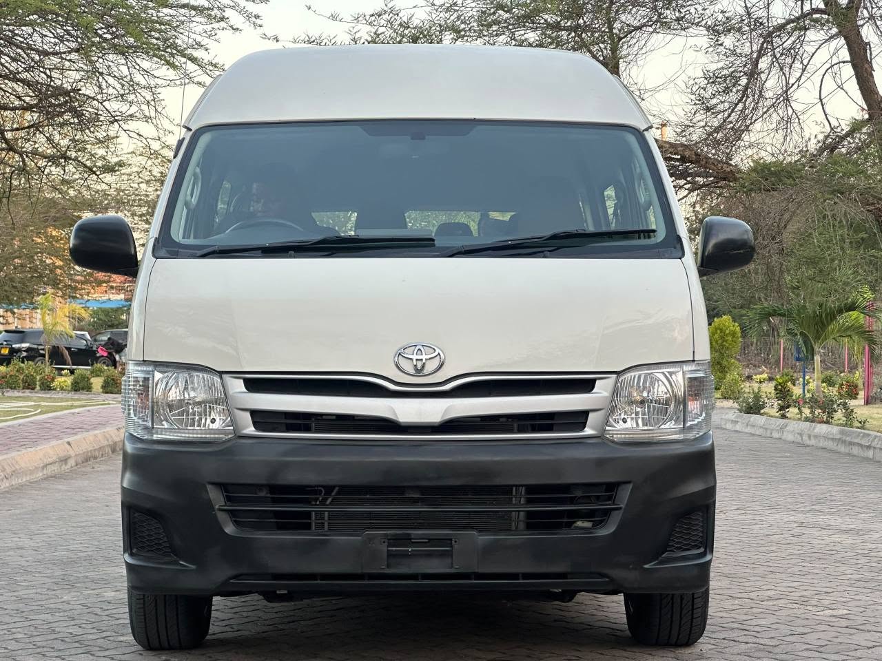 A picture of TOYOTA HIACE QUANTUM