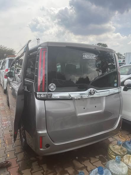 A picture of Toyota Noah