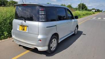 A picture of Toyota sienta