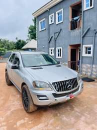 A picture of Distress sale Raw first body 2006 Ml350 with sunroof door