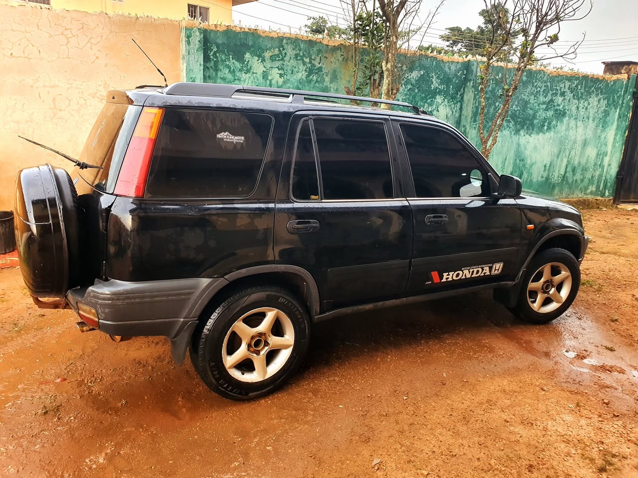 A picture of HONDA CRV 2000 MODEL
