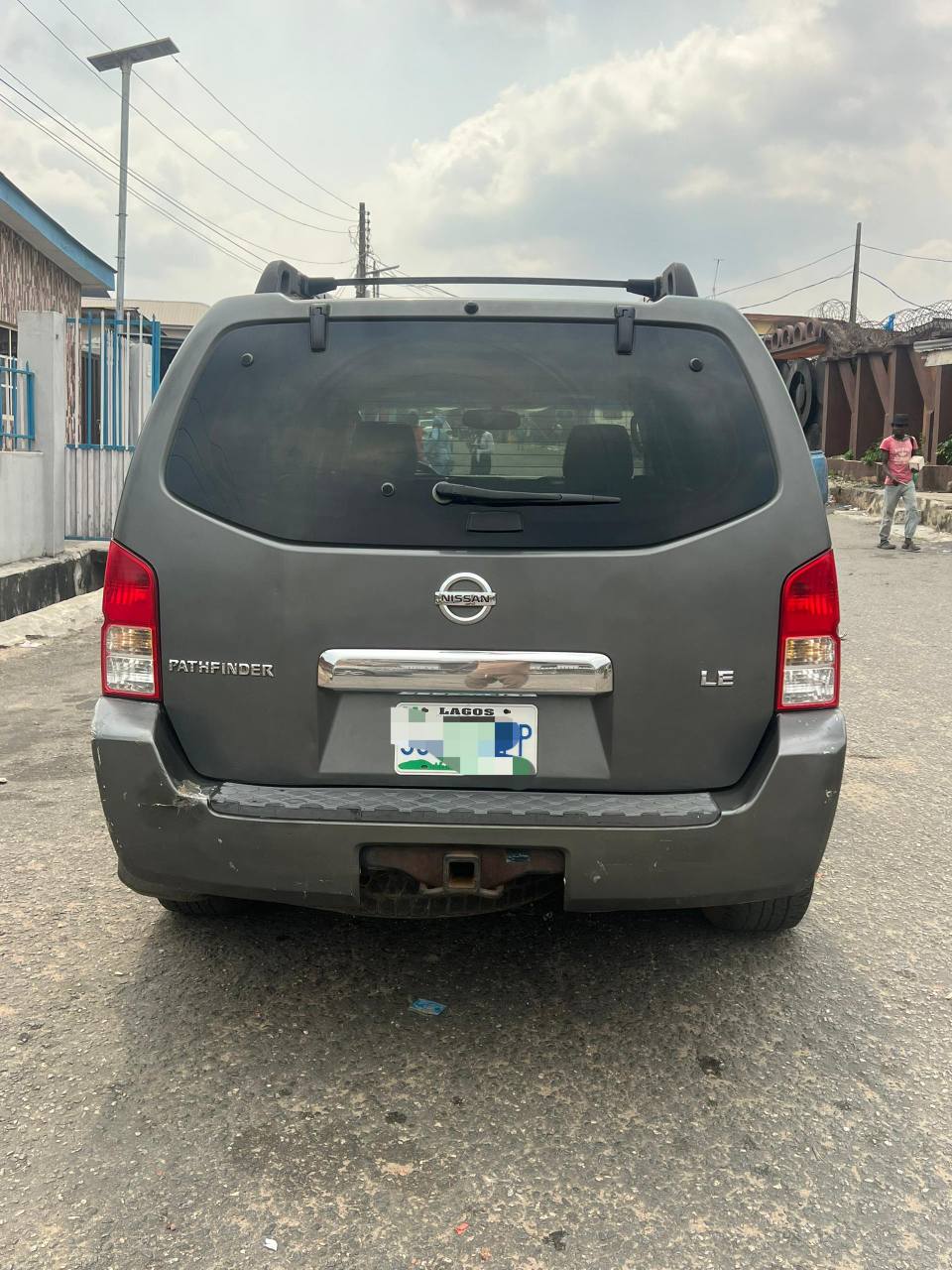 A picture of Nissan Pathfinder LE 2006 Model