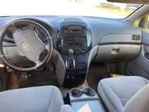 A picture of Toyota sienna 2006 model Perfect condition Price 2 6M Location