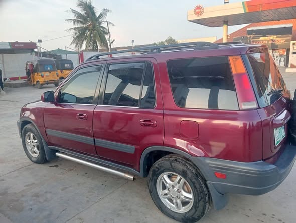 A picture of 2000 Honda CR V