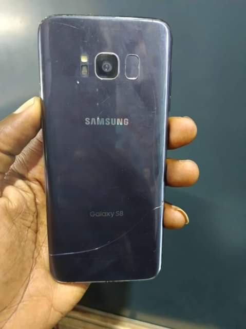 A picture of Samsung Galaxy s8.... at 250 000shs.... call or whatsapp 0700384894